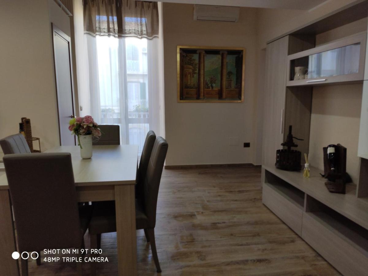 La Casa Delle Sorprese Apartment Trani Exterior foto